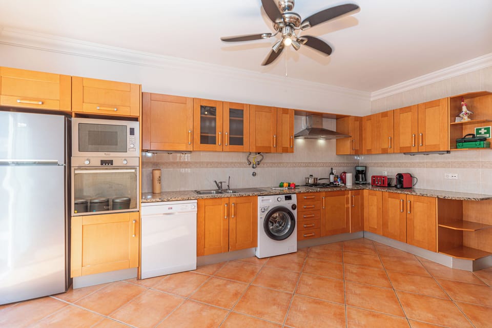 fully equipped kitchen - view from the dining area