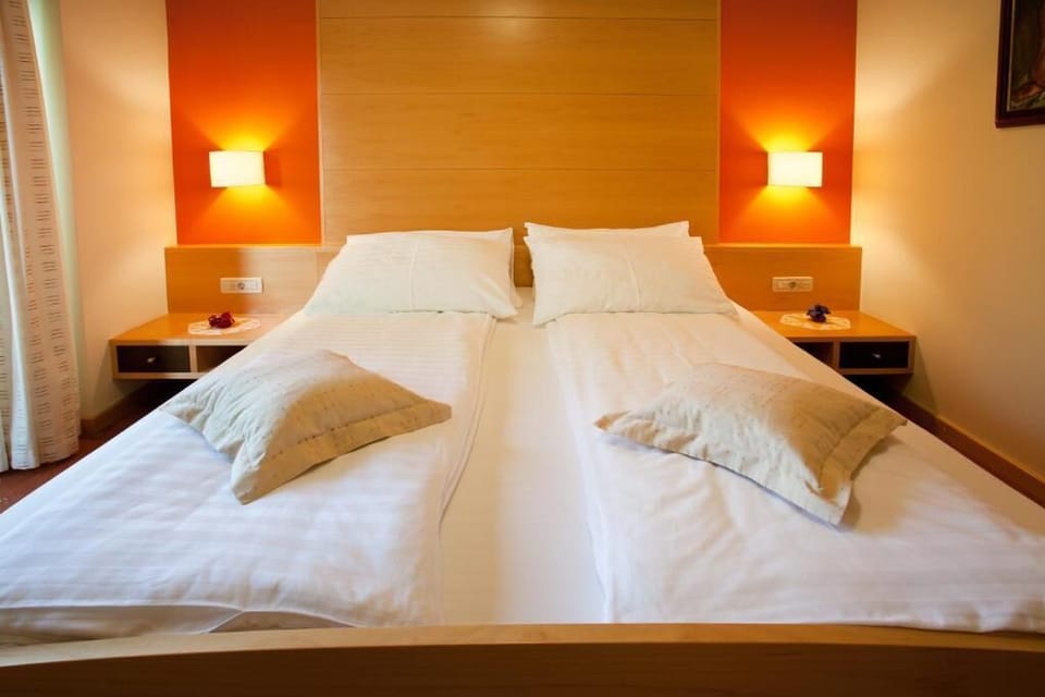Standard Double Room | In-room safe, desk, laptop workspace, iron/ironing board