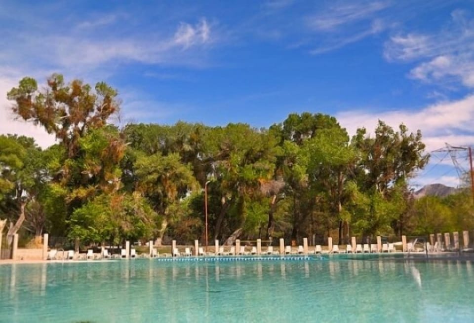 2 outdoor pools