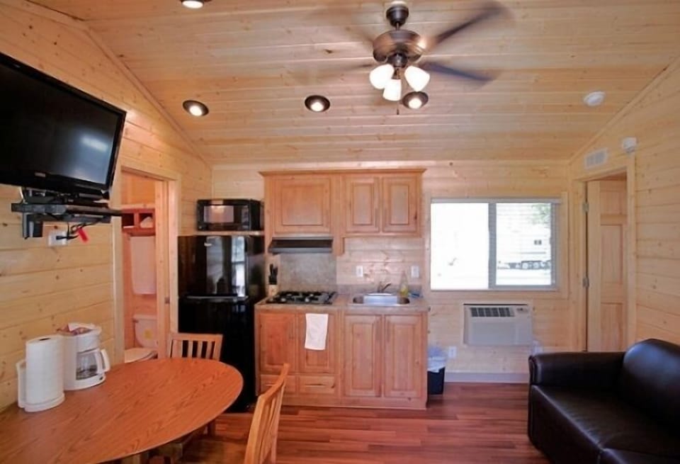Cottage, Non Smoking, Kitchen (Linens Provided) | Private kitchenette | Full-size fridge, microwave, stovetop, coffee/tea maker