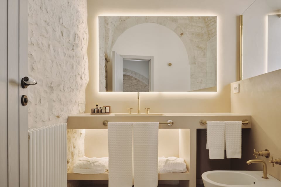 Deluxe Double Room, Hot Tub | Bathroom | Designer toiletries, hair dryer, bathrobes, slippers