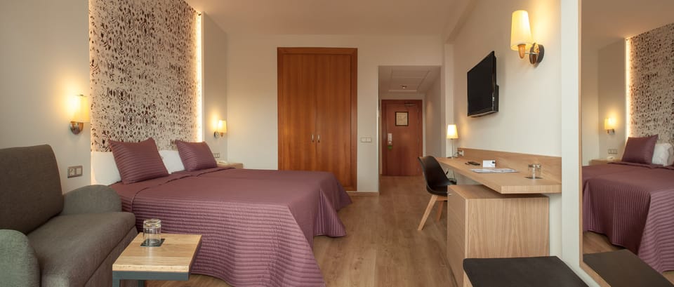 Minibar, in-room safe, desk, iron/ironing board