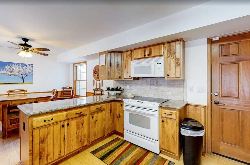 Kitchen, main level