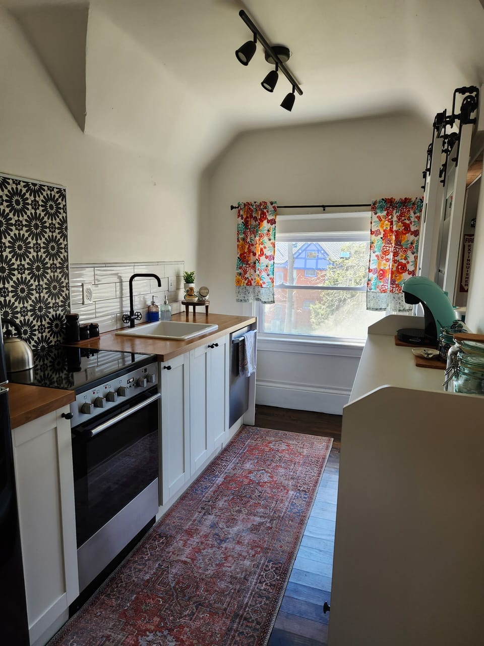 Kitchen has full appliances
