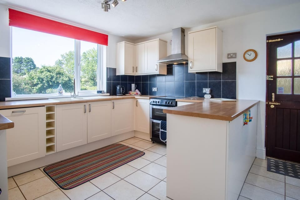 Maytree Cottage - 4 Bedroom Holiday Home - Tenby (26459)