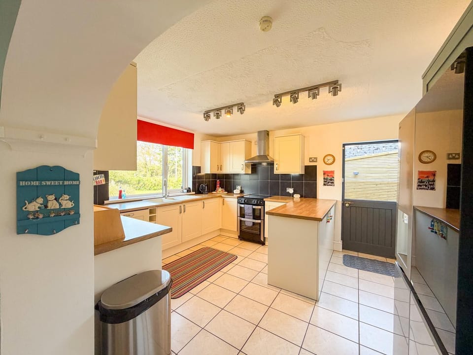 Maytree Cottage - 4 Bedroom Holiday Home - Tenby (28137)