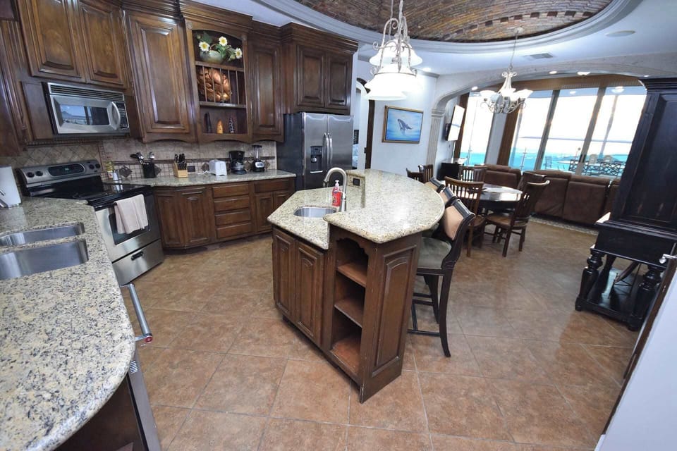 Kitchen and Greatroom Ocean View!