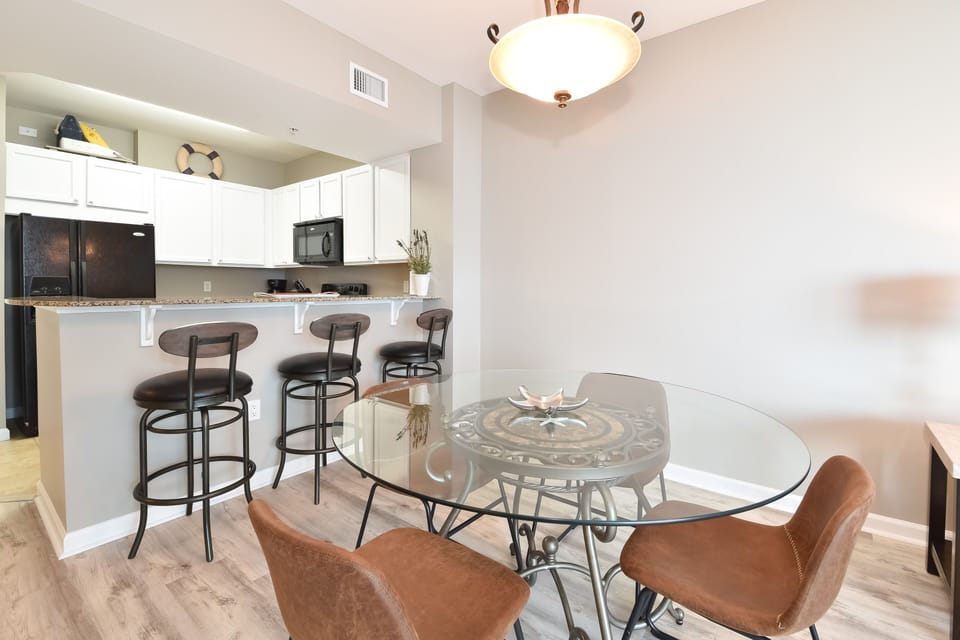 The Palms of Destin 2807 - Dining Area and Breakfast Bar