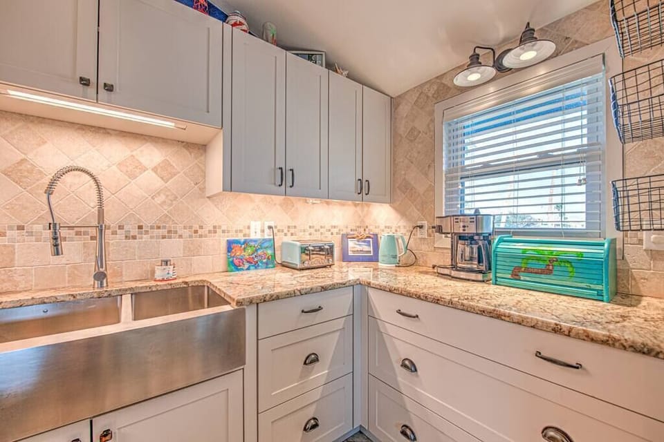We provide lots of kitchen gadgets like coffee machine, toaster, and Instant Pot so you can cook. 