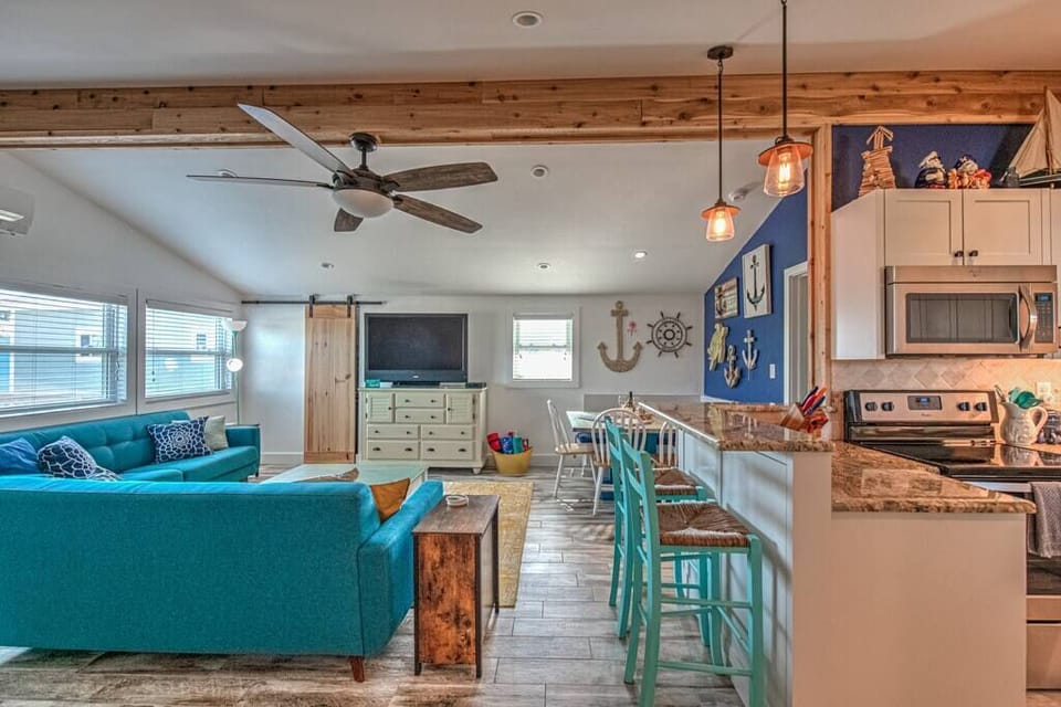 Open floor plan allows you to eat, cook and hang out together with friends and family.