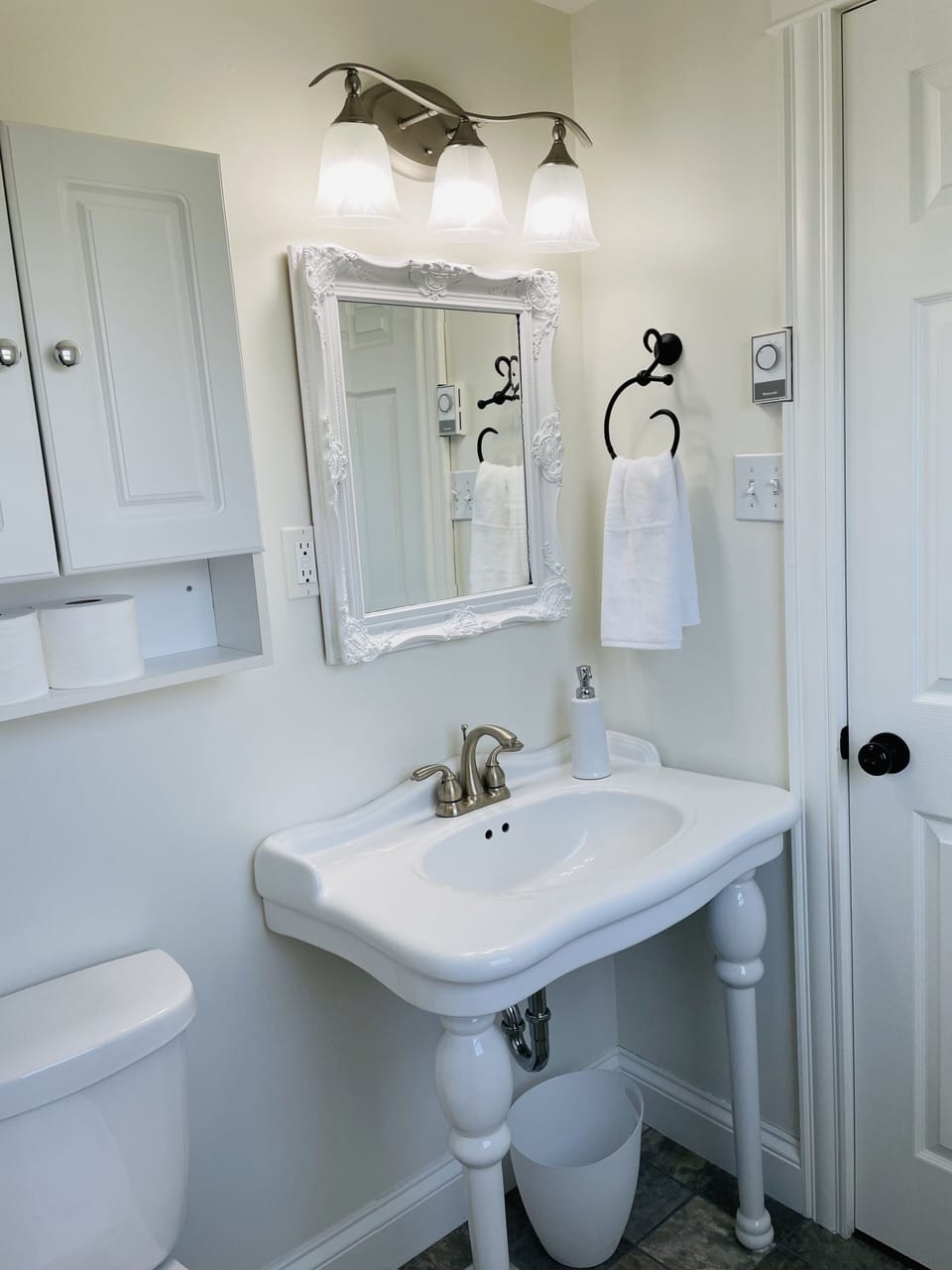 Bathroom 1 with tub/shower