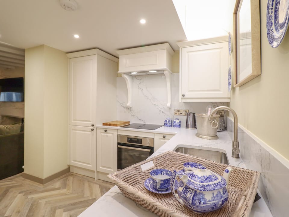 Cottage | Private kitchen | Fridge, dishwasher, electric kettle, toaster