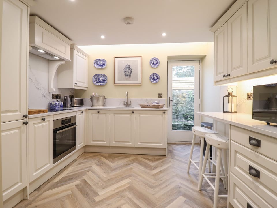 Cottage | Private kitchen | Fridge, dishwasher, electric kettle, toaster