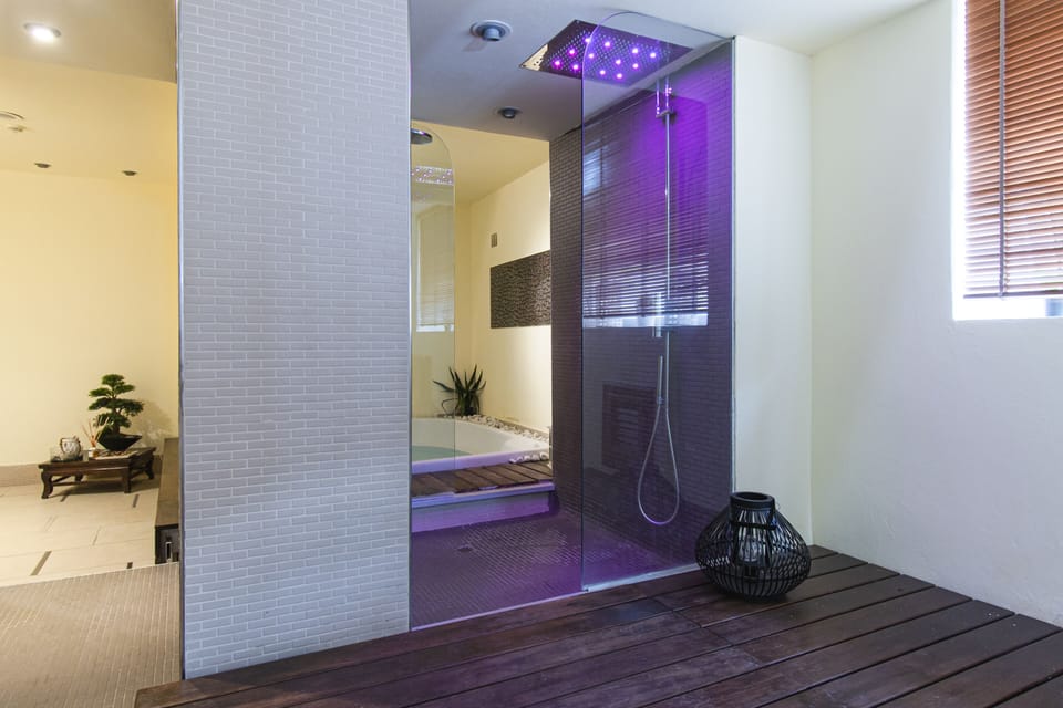 Turkish bath, body treatments, aromatherapy, deep-tissue massages