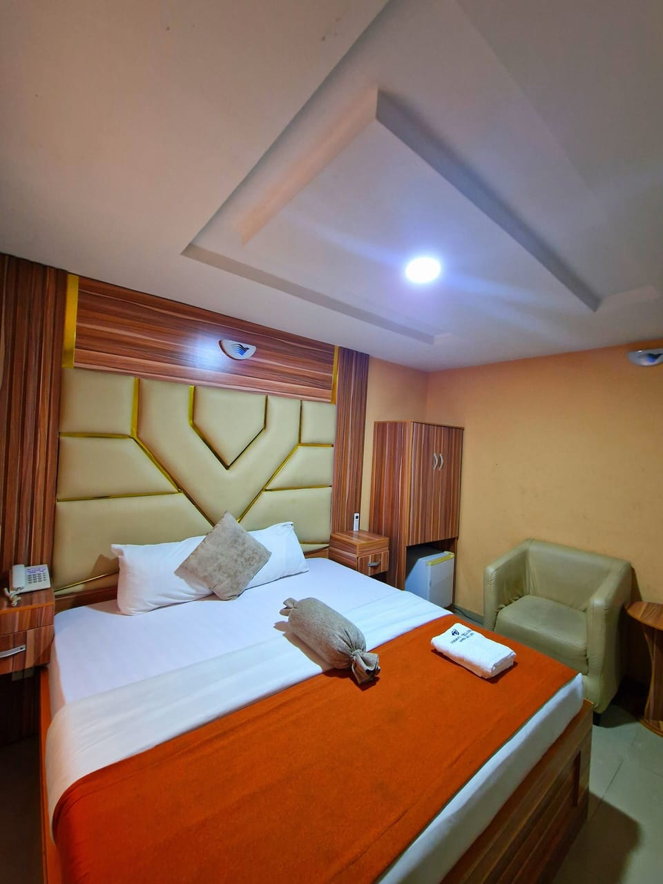 Exclusive Room, 1 King Bed | Tempur-Pedic beds, individually decorated, individually furnished, desk