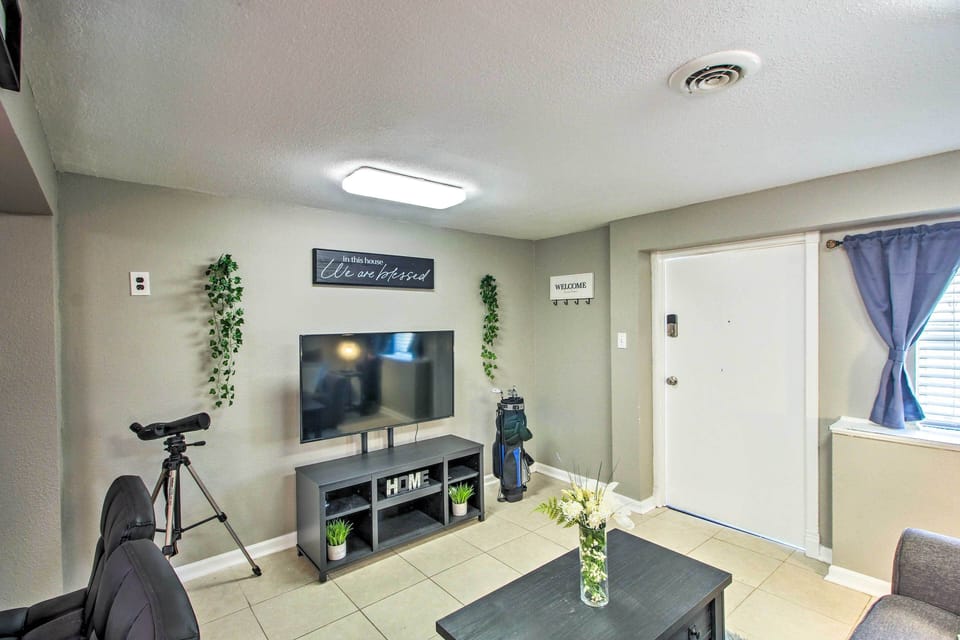 Living Room | Free WiFi