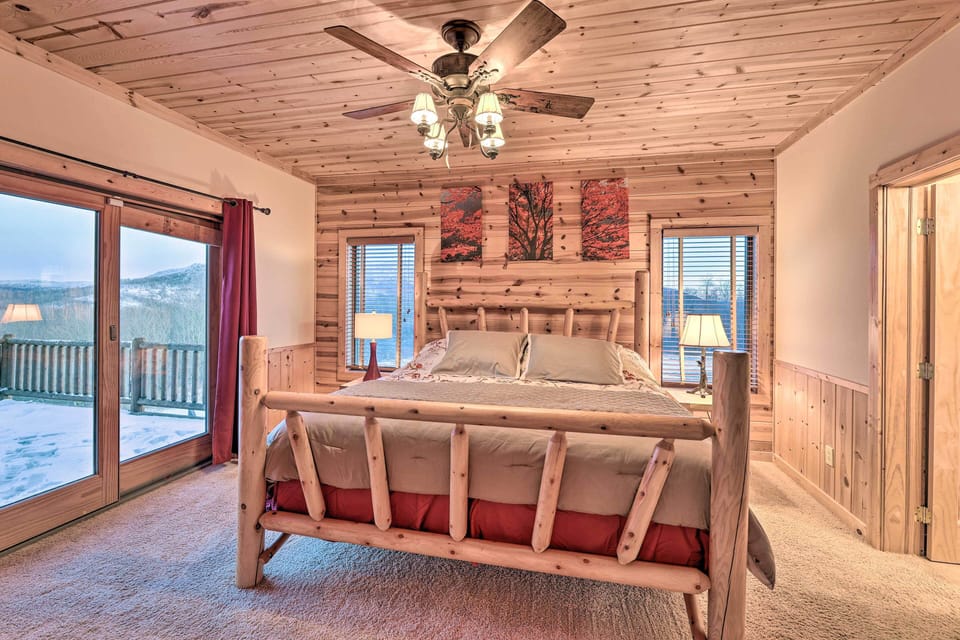 Bedroom 1 | 1st Floor | King Bed | Linens Provided | En-Suite Bathroom