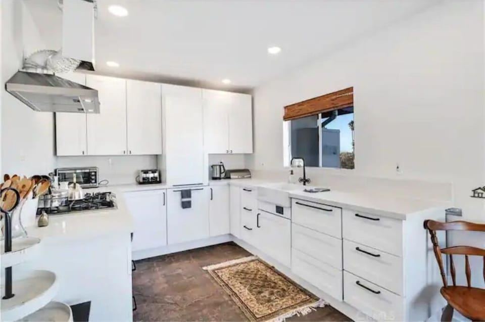 Cozy new kitchen.