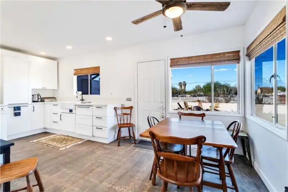 Kitchen and dining area. 