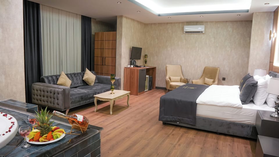 Deluxe Room | Premium bedding, minibar, free WiFi, bed sheets