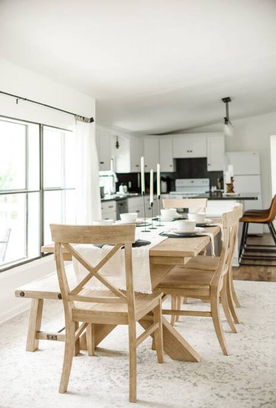 Dining room table table can comfortably seat 8