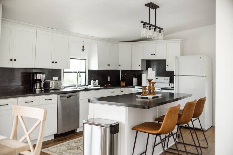Fully furnished kitchen with island bar.