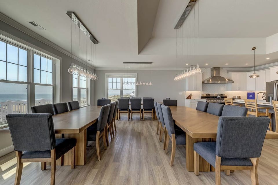 Top-Level Dining Room seats 30