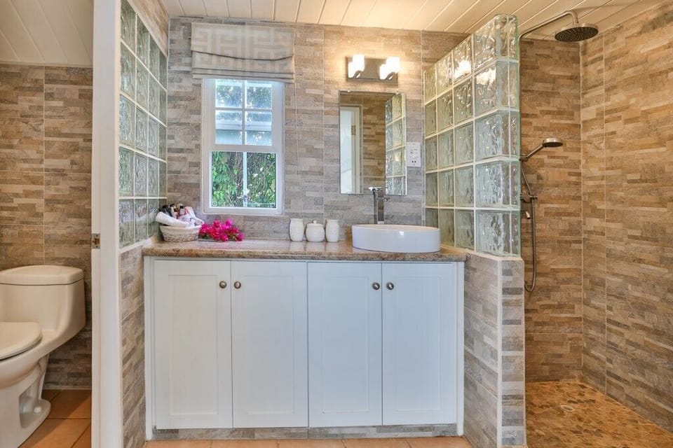 Bedroom 3 ensuite bathroom.