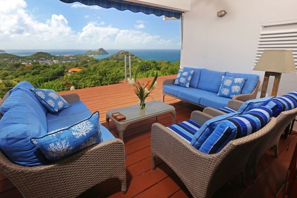 Lounge area on the deck