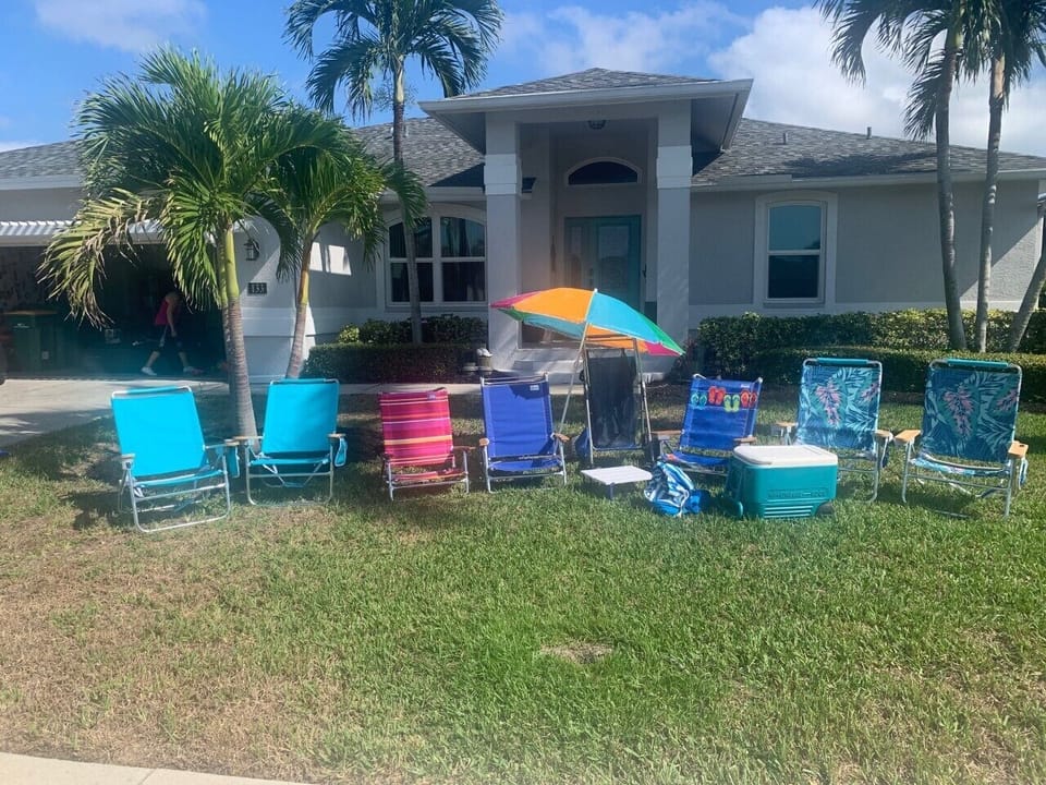 BEACH ITEMS PROVIDED-7 CHAIRS, 3 COOLERS, TOWELS,2 BEACH CARTS,UMBRELLA