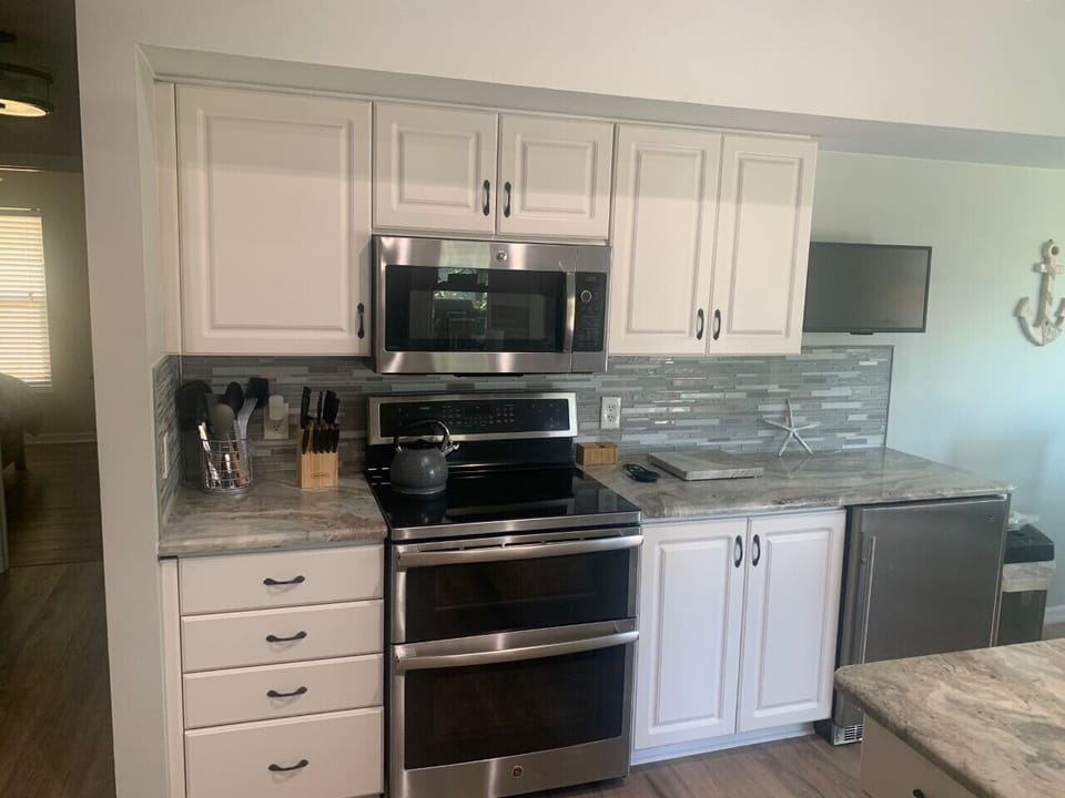 CLEAN RENOVATED KITCHEN IS FULLY STOCKED WITH ALL ESSENTIALSM AND SMART TV