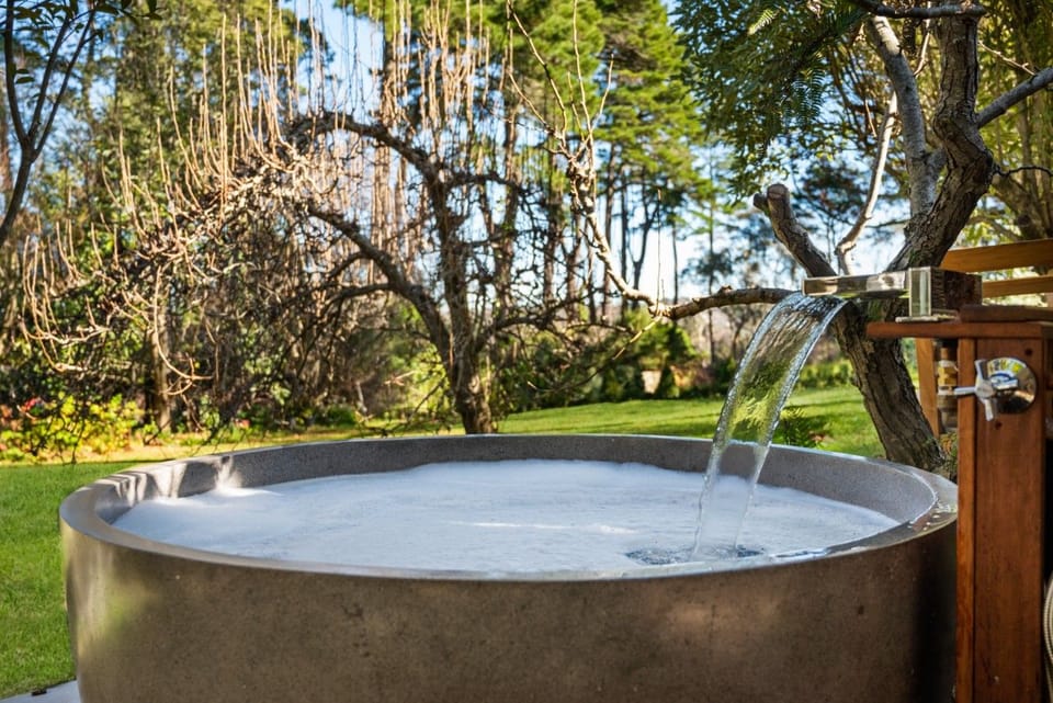 coach outdoor bath
