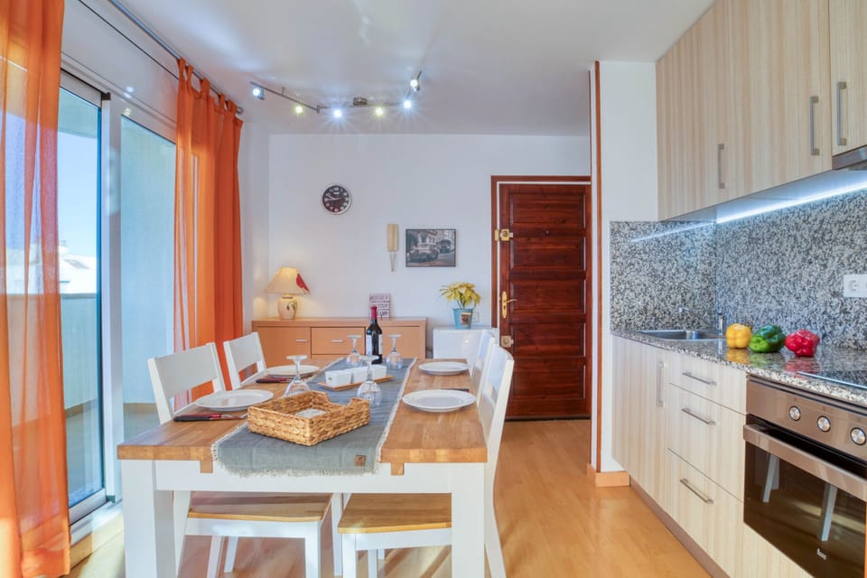 Dining room of the flat for rent in l'Escala