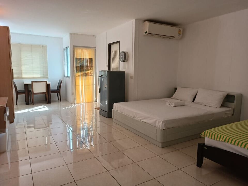 Desk, laptop workspace, free WiFi, bed sheets