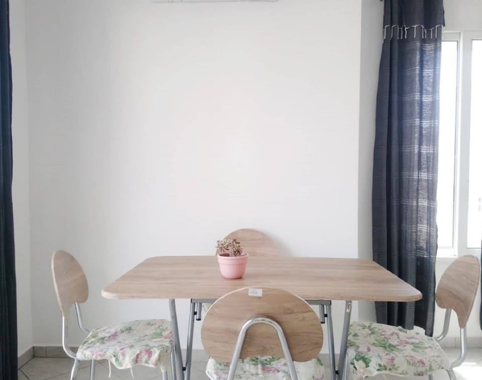 House, 2 Bedrooms, Smoking, Balcony | Dining room