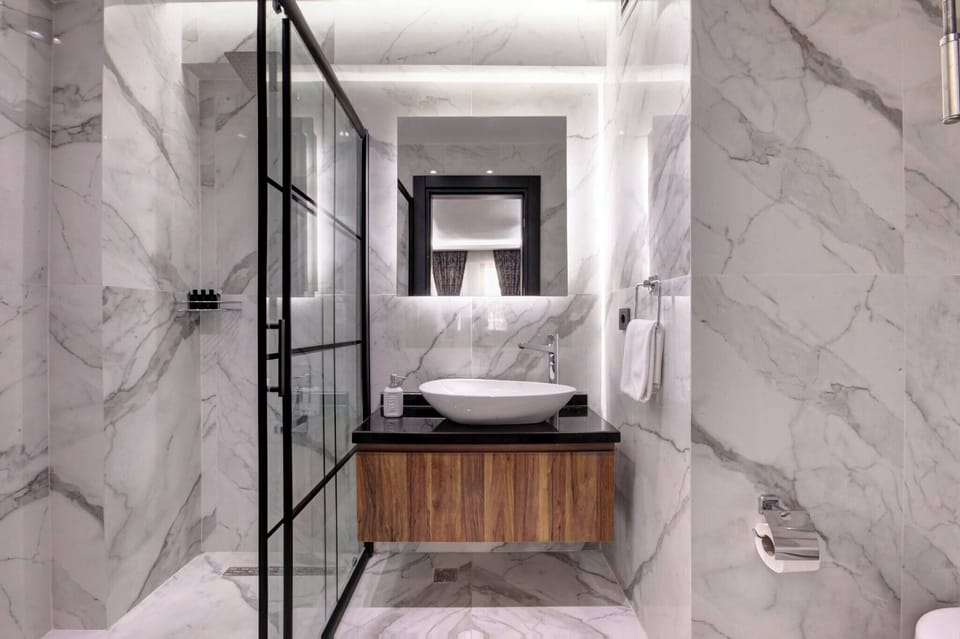 Room, 1 Bedroom, City View | Bathroom
