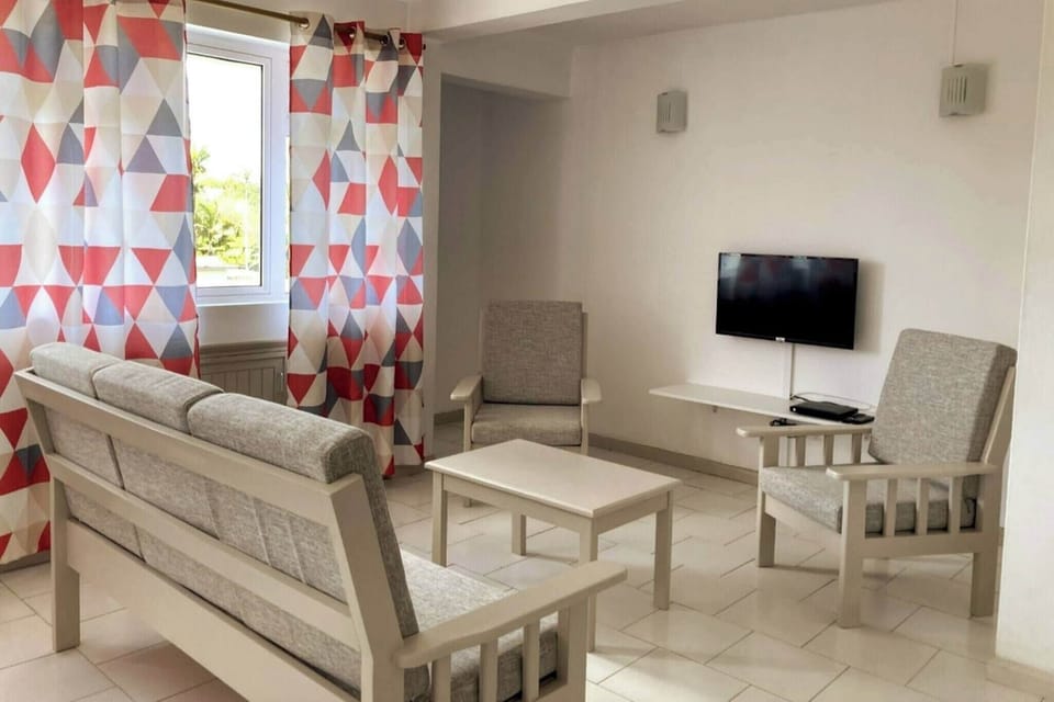 Apartment, 2 Bedrooms, Balcony, City View | Living area