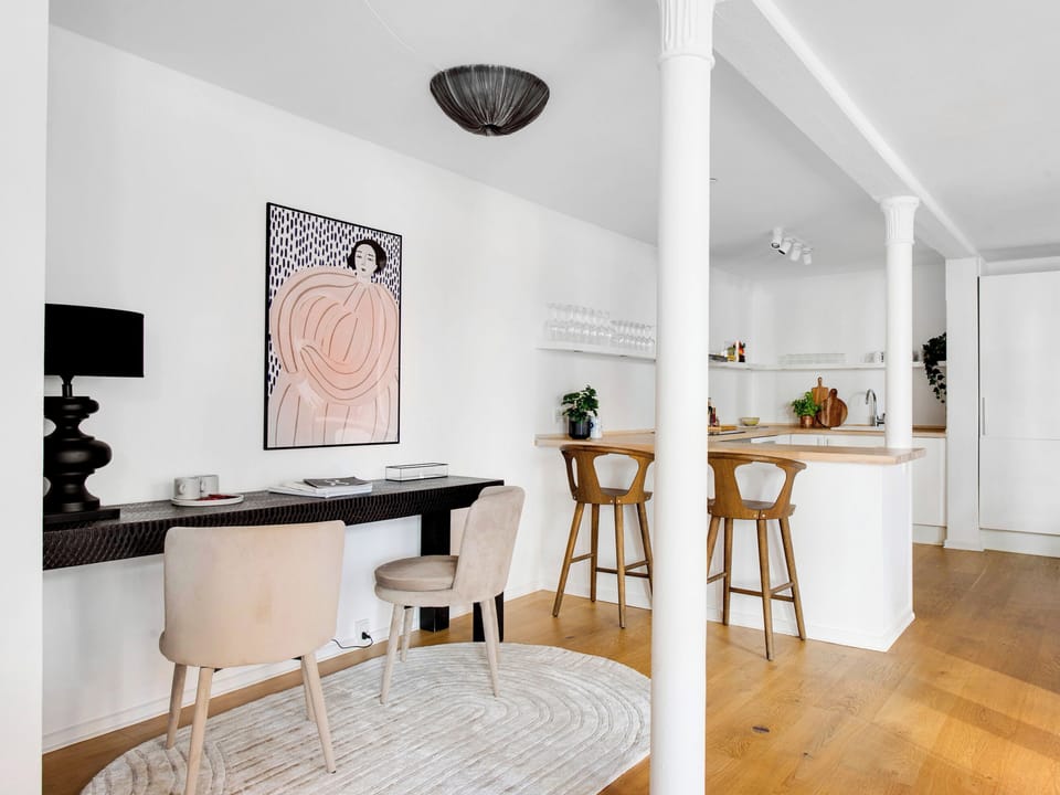 Apartment, 4 Bedrooms, Balcony, City View | Living area