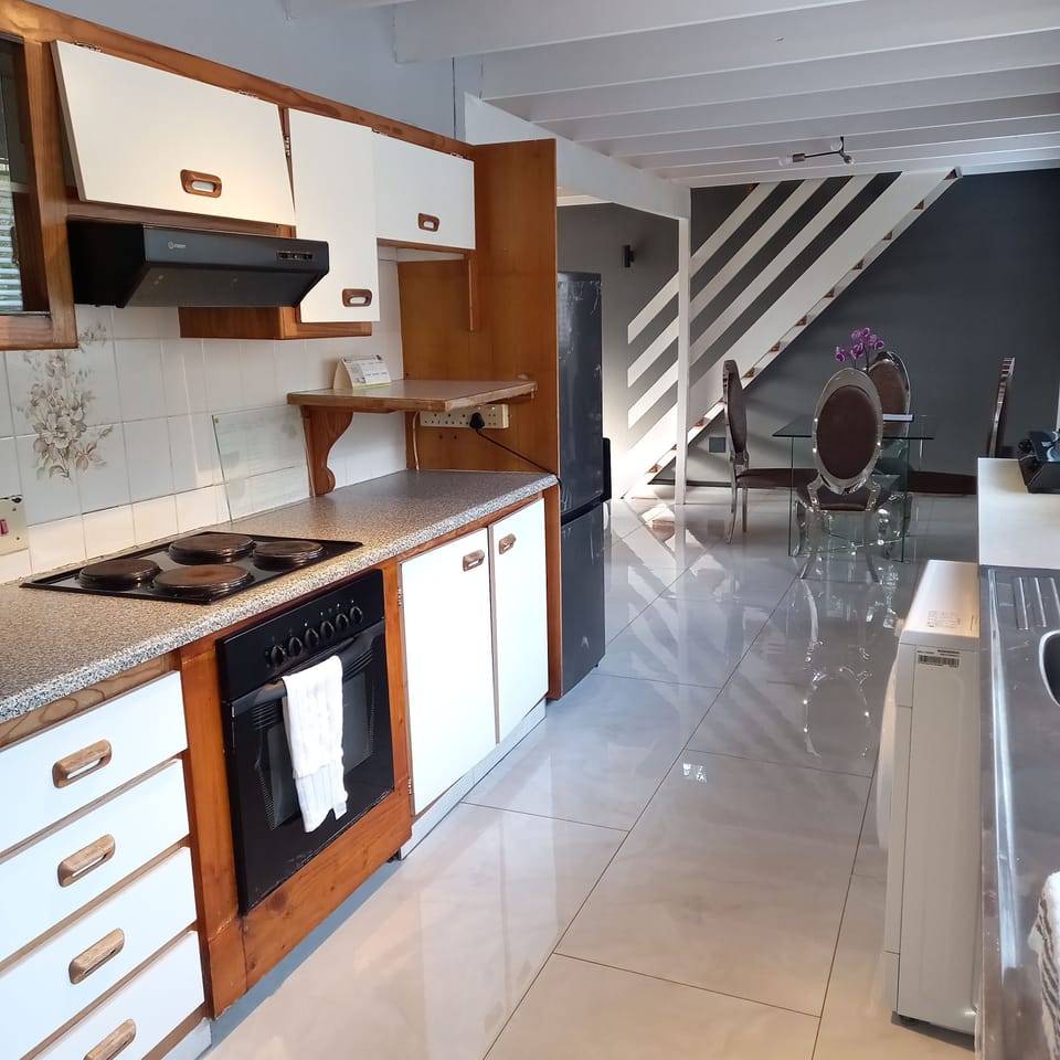 House, 2 Bedrooms, Garden View | Private kitchen
