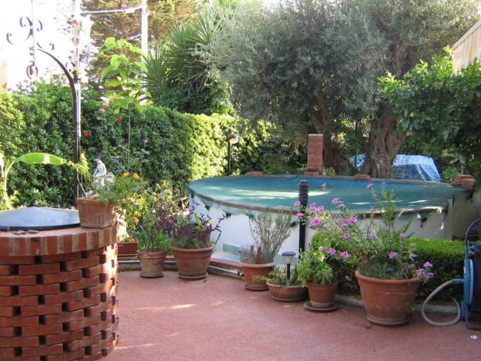 Apartment, 2 Bedrooms, Smoking, Balcony | Property grounds