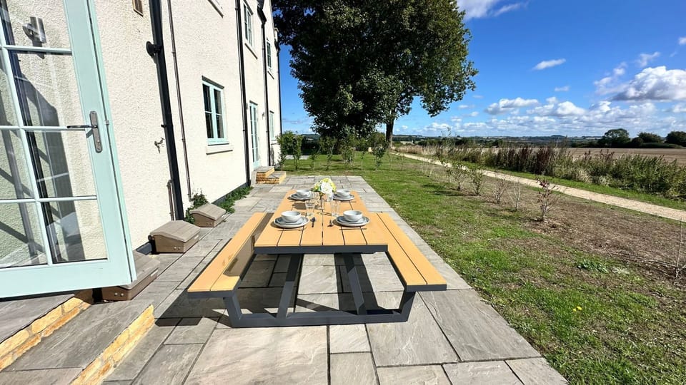 Riverview Outside - StayCotswold