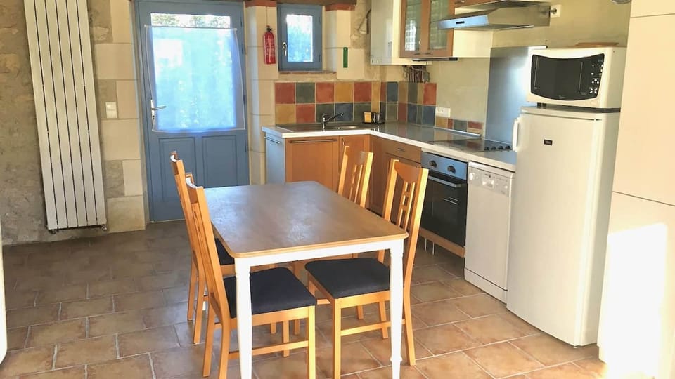 La Laiterie, espace cuisine-repas et accès jardin