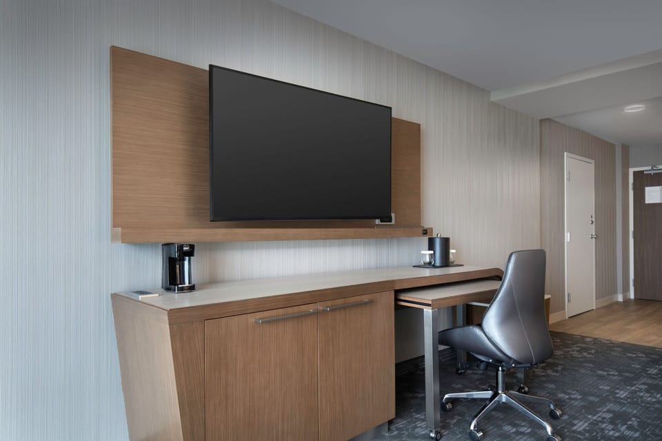 Pillowtop beds, desk, laptop workspace, blackout drapes