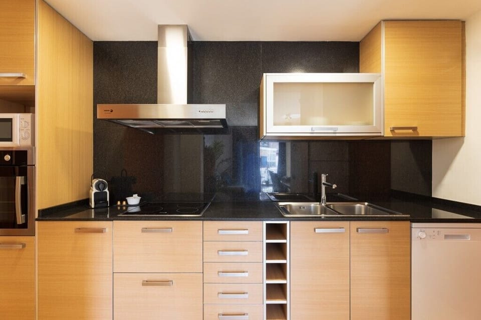 Duplex, 3 Bedrooms | Private kitchen | Fridge, microwave, dishwasher, cookware/dishes/utensils