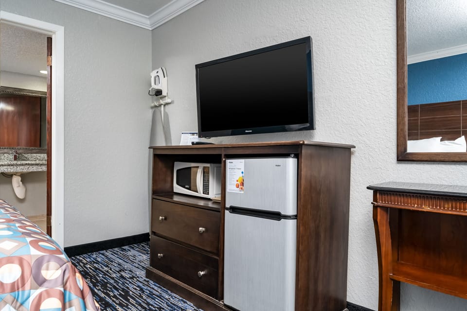 Room, 1 Double Bed, Non Smoking | Television