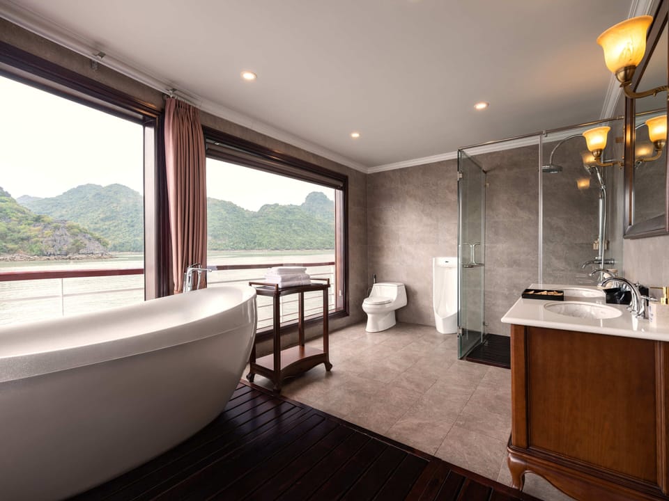 President Suite Terrace | Bathroom | Separate tub and shower, hair dryer, bathrobes, slippers