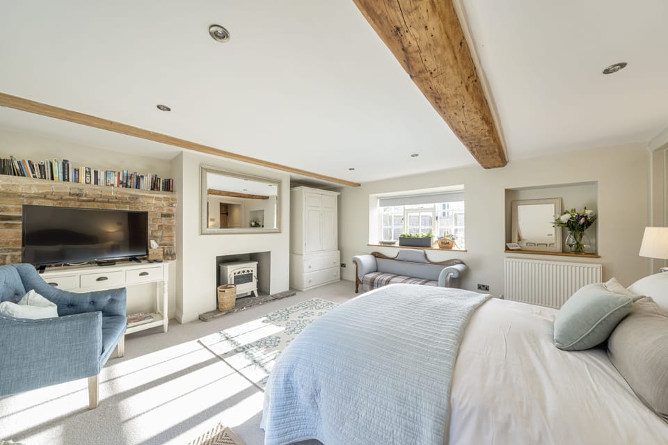 Deluxe Room | WiFi (free), bed sheets