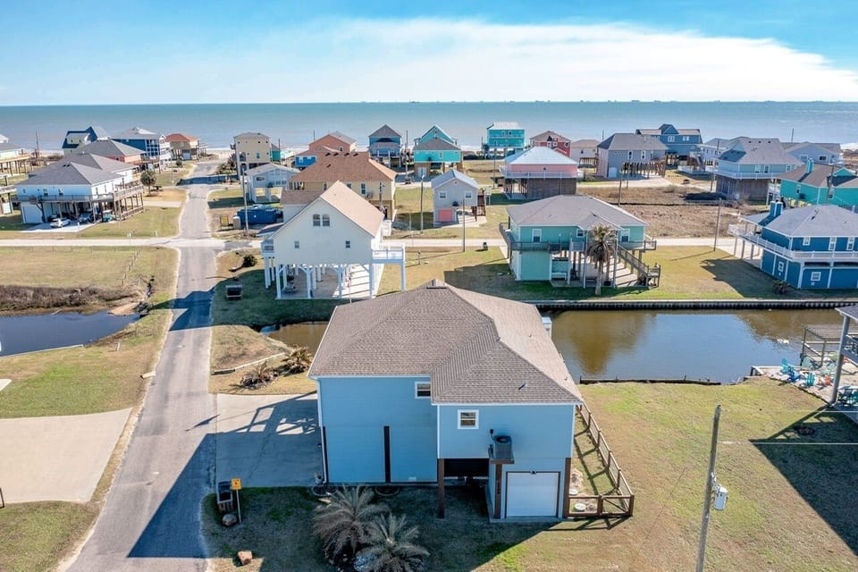 House, 4 Bedrooms | Aerial view
