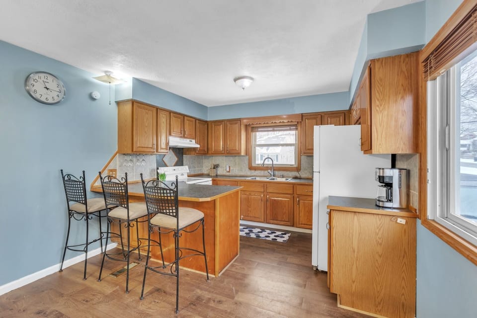 House, 3 Bedrooms | Private kitchen | Fridge, oven, coffee/tea maker