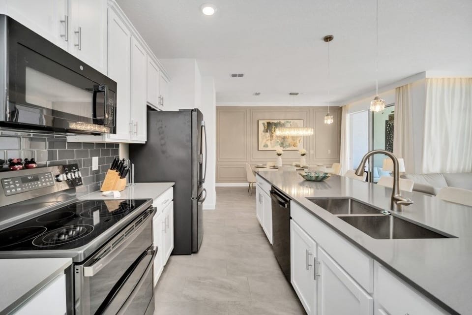Townhome, 4 Bedrooms | Private kitchen | Microwave, dishwasher